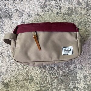 Herschel Chapter Travel Kit
